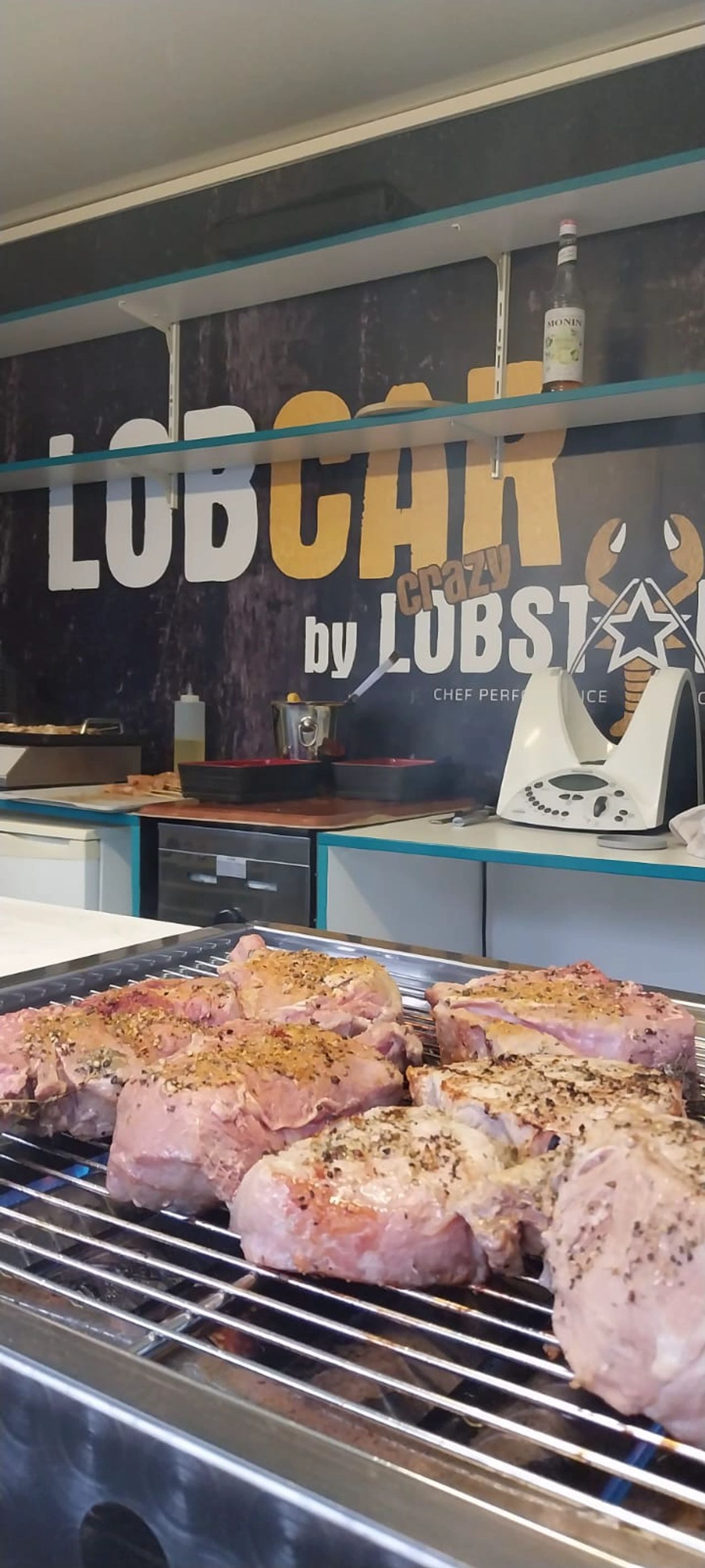 DAS LOBCAR | dein Imbisswagen mieten | mobile Eventküche Hier kannst du dir deinen Imbisswagen mieten. Du bekommst eine stylische mobile Eventküche die keine Wünsche mehr offen lässt.