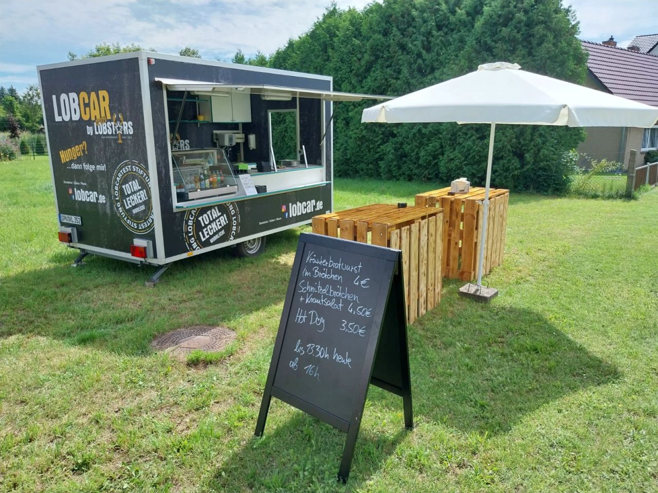 DAS LOBCAR | dein Imbisswagen mieten | mobile Eventküche Hier kannst du dir deinen Imbisswagen mieten. Du bekommst eine stylische mobile Eventküche die keine Wünsche mehr offen lässt.